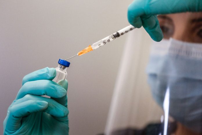 COVID-19: Mañana llegan las primeras dosis de la vacuna de Pfizer y BioNTech