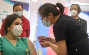 Un total de 8.649 trabajadores de salud recibieron ya la vacuna contra el COVID-19 en clínicas y hospitales del país