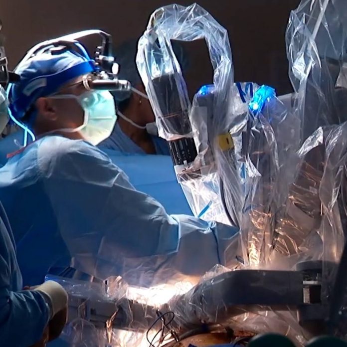 Advertencia del experto: 4 beneficios de la cirugía robótica de la columna