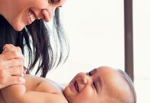 Los abrazos, los juegos y la lactancia materna son clave durante el desarrollo infantil