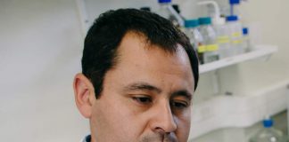 Científico porteño permitió implantar piel a niño de 15 años en hospital Gustavo Fricke