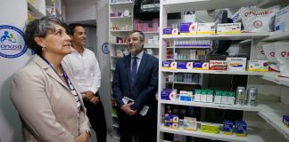 Autoridades refuerzan convenio de medicamentos e insumos clínicos con precios rebajados para beneficiarios de Fonasa