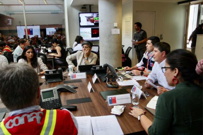 Ministra Aguilera confirma el funcionamiento de la red asistencial en las zonas afectadas por incendios forestales