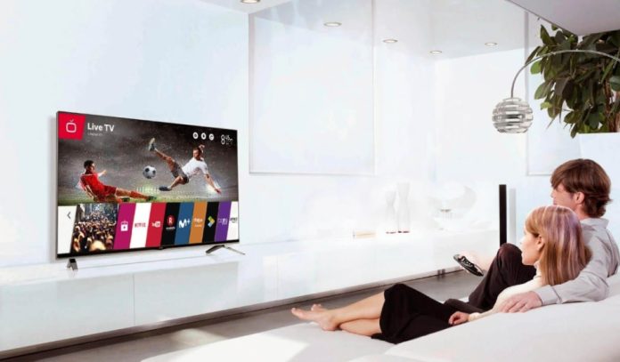 ¿Cómo ubicar el televisor de manera correcta para cuidar la salud visual?