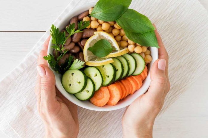 Aumenta el porcentaje de personas veganas 82% de la población sigue consumiendo alimentos pertenecientes a la dieta omnívora de forma regular