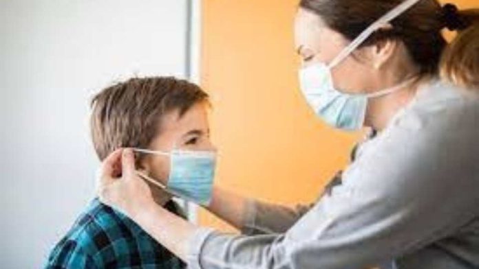 Especialistas en salud aconsejan el uso de mascarillas ante aumento de virus respiratorios