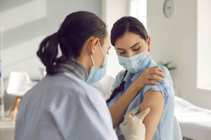 ¿Hay que vacunarse todos los años contra la influenza? Especialistas aclaran dudas sobre este virus