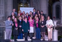 Estée Lauder Companies ilumina de rosa la Municipalidad de Providencia por el mes del cáncer