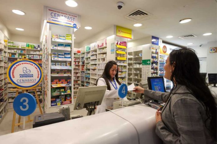 Cenabast y Salcobrand en alianza para ofrecer  medicamentos de salud mental a menores precios 