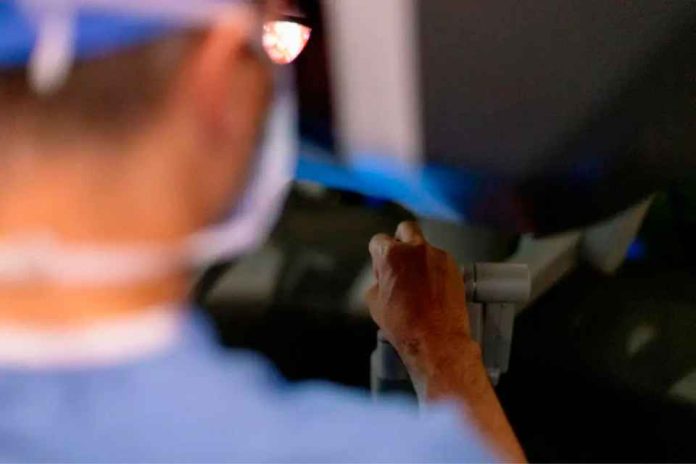 Cirujanos de Mayo Clinic realizan primer trasplante de riñón asistido por robot en Minnesota